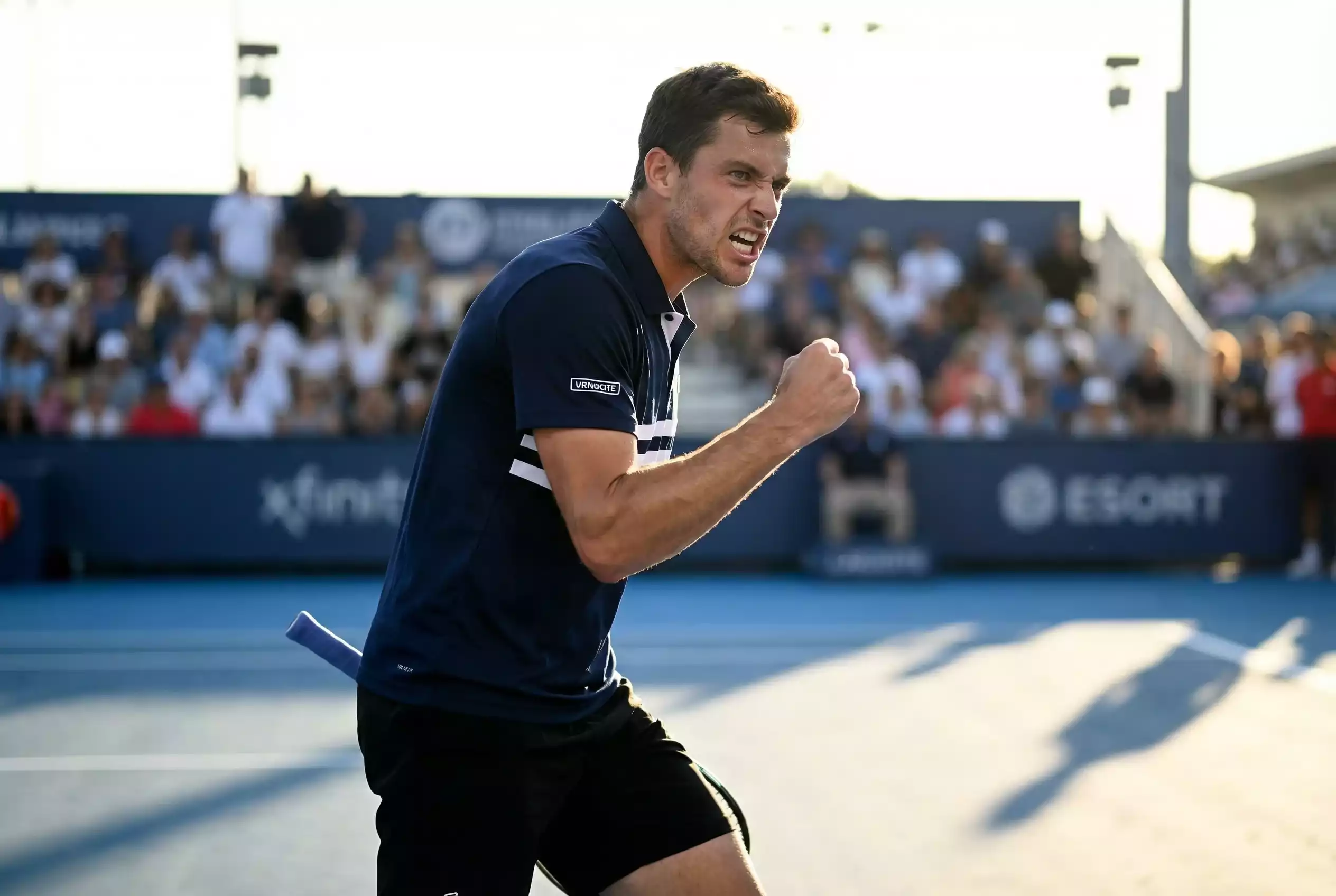 Deutscher Tennisspieler feiert einen Punktgewinn auf der ATP Tour